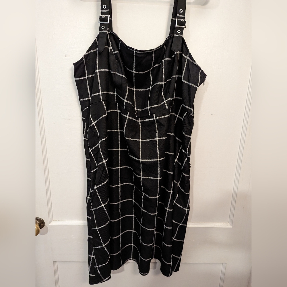 Black and white hot topic dress
